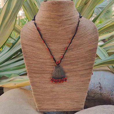 Retro Red Black Vintage Muted Gold Metal Pendant Dori Neckpiece