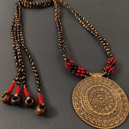 Lolly Black Gold Metal Pendant Dori Neckpiece