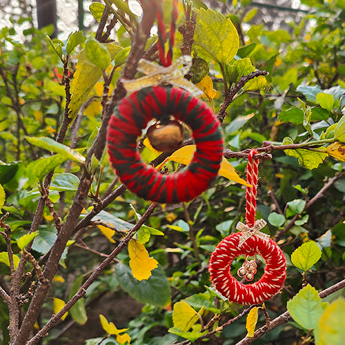 Season's Greetings Wreath set of 3 Red Green White Christmas Hanging