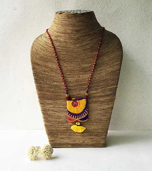 Peelo Laal Hand Embroidered Sustainable Fashion Jewelry Neckpiece